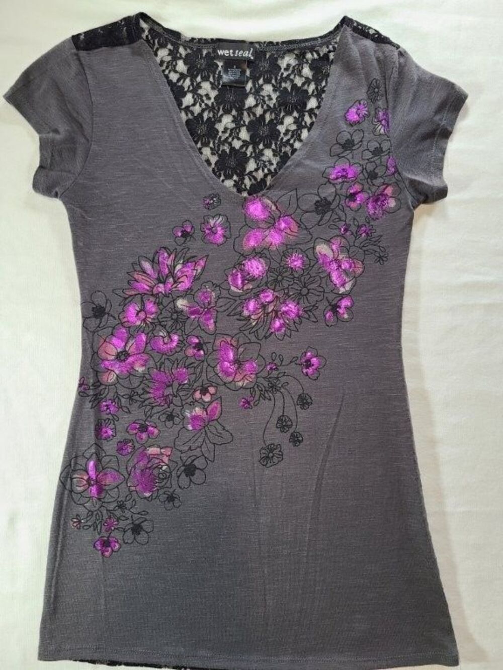 Wet Seal Lace Back Tee S Gray Purple Floral V Neck Stretch Y2K Top